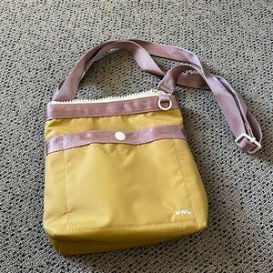 Madewell MWL crossbody purse, great for travel!  Used once